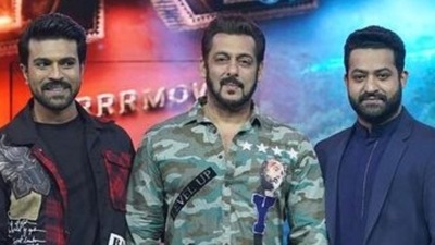 Salman Khan joined as the special guest at the event. Salman also announced the sequel of Bajrangi Bhaijaan during the event. (Twitter/@RRR)