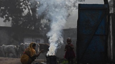 While a wind chill factor is also taken into account when declaring a cold wave, the minimum temperatures were low in parts of Delhi on Sunday night – 3.3 degrees Celsius at Jafarpur and 3.6 degree at Lodhi Road – even without accounting for it. (Representational image) While a wind chill factor is also taken into account when declaring a cold wave, the minimum temperatures were low in parts of Delhi on Sunday night – 3.3 degrees Celsius at Jafarpur and 3.6 degree at Lodhi Road – even without accounting for it. (Representational image)