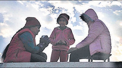 Residents warming up in Sector 34, Chandigarh, on a cold Monday morning. (Keshav Singh/HT) Residents warming up in Sector 34, Chandigarh, on a cold Monday morning. (Keshav Singh/HT)