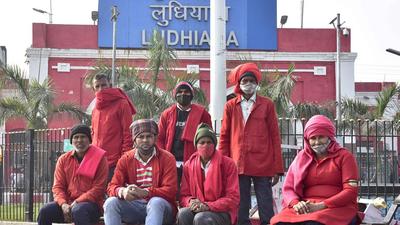 With multiple trains getting cancelled in view of the foggy weather, porters at the Ludhiana Railway Station Ludhiana are struggling to make ends meet. (Gurpreet Singh/HT) With multiple trains getting cancelled in view of the foggy weather, porters at the Ludhiana Railway Station Ludhiana are struggling to make ends meet. (Gurpreet Singh/HT)