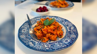 Gigi Hadid's spicy vodka pasta: Model Gigi Hadid had invented a pasta which her fans instantly made viral on social media. The ingredients she uses are sautéing oil, onion, garlic, red pepper flakes, tomato paste, vodka, heavy cream and butter. The final result looks delicious. (Instagram/@whatsallyeatsinaday) Gigi Hadid's spicy vodka pasta: Model Gigi Hadid had invented a pasta which her fans instantly made viral on social media. The ingredients she uses are sautéing oil, onion, garlic, red pepper flakes, tomato paste, vodka, heavy cream and butter. The final result looks delicious. (Instagram/@whatsallyeatsinaday)