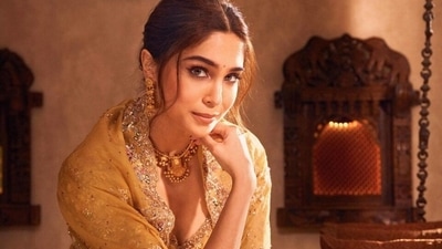 Sharvari Wagh in lehenga is as beautiful as the golden hour in new pics, Sanya Malhotra hearts it Sharvari Wagh in lehenga is as beautiful as the golden hour in new pics, Sanya Malhotra hearts it