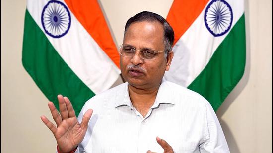 The Delhi government has de-empanelled the services of three doctors and ordered an inquiry into the matter. Apart from this, the Delhi government has also written a letter to the Delhi Medical Council to investigate and report immediately, health minister Satyendar Jain said. (ANI FILE)