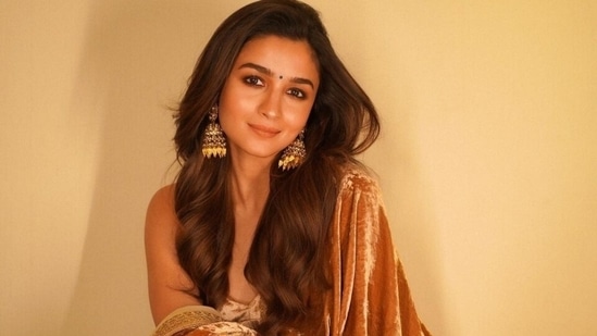 Alia Bhatt Hot Xxx - Alia Bhatt's stunning pics in golden-nude Sabyasachi lehenga set go viral:  Yay or Nay? | Fashion Trends - Hindustan Times
