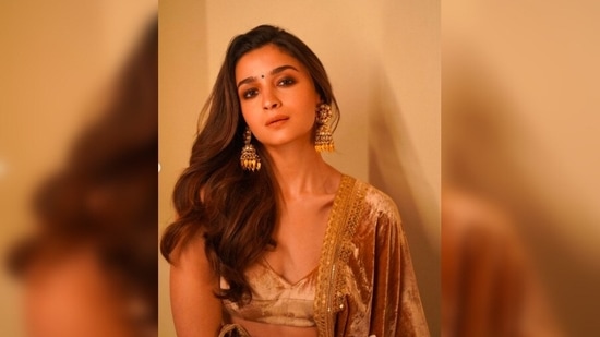 Alia Bhatt's outfit comprised of an embellished layered lehenga and a velvet blouse and dupatta that featured heavy sequins work borders.(Instagram/@stylebyami)