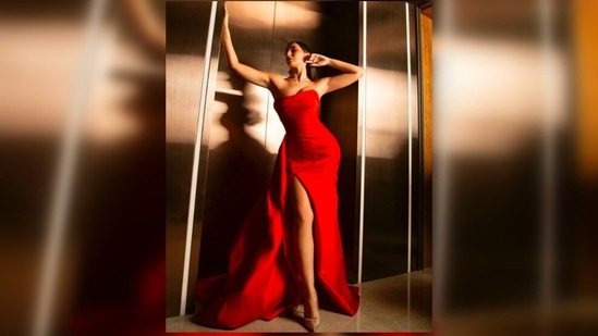 Nora Fatehi Oozes Oomph In Deep Red Sequin Dress With Thigh High Slit,  Check Out The Diva's Sultry Pictures - News18