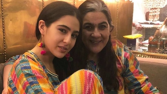 Sara Ali Khan poses with mother Amrita Singh.