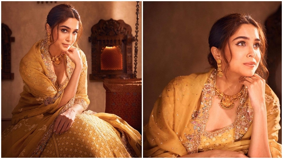 Sharvari Wagh chose minimal styling with the ensemble. Sharvari Wagh chose minimal styling with the ensemble. 
