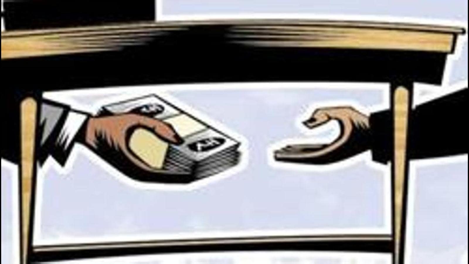 Mohali: Vigilance arrests PSPCL JE, aide for taking  ₹90,000 bribe