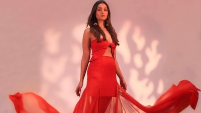 Alia Bhatt cuts a feminine, flirty silhouette in tiger orange silk chiffon dress (Instagram/tskaffworld) Alia Bhatt cuts a feminine, flirty silhouette in tiger orange silk chiffon dress (Instagram/tskaffworld)