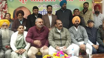 Punjab BJP chief Ashwani Sharma at a poll meeting in Sangrur on Tuesday. (HT Photo)