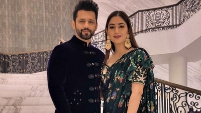 Disha Parmar looks beautiful with Rahul Vaidya in ruffled green saree for a wedding: Pics inside Disha Parmar looks beautiful with Rahul Vaidya in ruffled green saree for a wedding: Pics inside