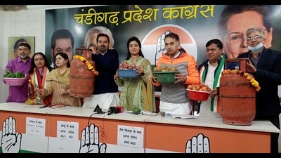 Chandigarh Congress president Subhash Chawla along with Mahila Congress national president Netta D’Souza at a press conference in Chandigarh on Tuesday. (Ravi Kumar/HT) Chandigarh Congress president Subhash Chawla along with Mahila Congress national president Netta D’Souza at a press conference in Chandigarh on Tuesday. (Ravi Kumar/HT)