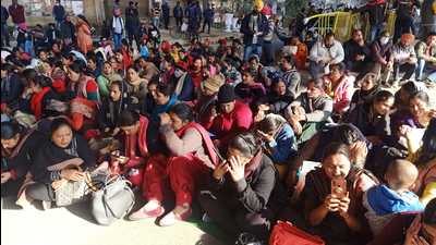 Members of the Anganwadi Employees Union, Punjab, and contractual teachers blocking Kharar highway in Mohali during their protest for regular jobs on Tuesday. (HT Photo)