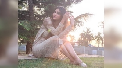 Mouni Roy kept her look simple yet trendy and ditched the high heels for sliders. (Instagram/@imouniroy) Mouni Roy kept her look simple yet trendy and ditched the high heels for sliders. (Instagram/@imouniroy)