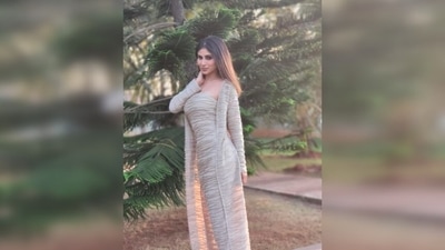 Sharing the photos on her Instagram handle, Mouni Roy captioned her post, "It’s starting to feel a lot like Christmas’." (Instagram/@imouniroy) Sharing the photos on her Instagram handle, Mouni Roy captioned her post, "It’s starting to feel a lot like Christmas’." (Instagram/@imouniroy)