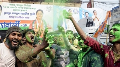 Trinamool Congress supporters celebrating the party victory in the Kolkata Municipal Corporation (KMC) elections, in Kolkata. (ANI) Trinamool Congress supporters celebrating the party victory in the Kolkata Municipal Corporation (KMC) elections, in Kolkata. (ANI)