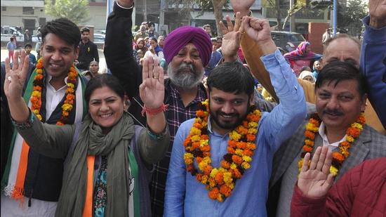 Congress leader Kanhaiya Kumar campaigning for a party candidate at Sector 32 in Chandigarh on Tuesday. (Keshav Singh/HT)