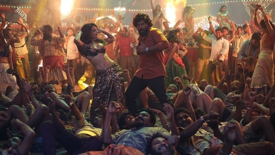 Samantha Ruth Prabhu posts picture with Allu Arjun from her song in the film Pushpa. (Instagram)