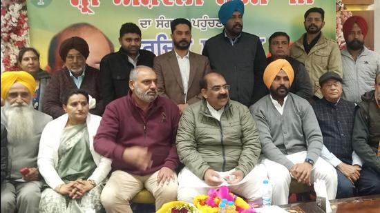 Punjab BJP chief Ashwani Sharma at a poll meeting in Sangrur on Tuesday. (HT Photo)
