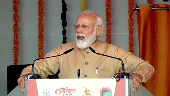 Prime Minister Narendra Modi addresses the gathering at Prayagraj in Uttar Pradesh on December 20, 2021. (HT Photo)