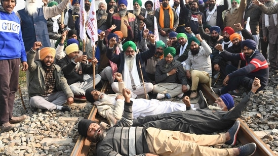 They also demanded the cancellation of police cases registered against farmers who protested against the three laws.(AFP)