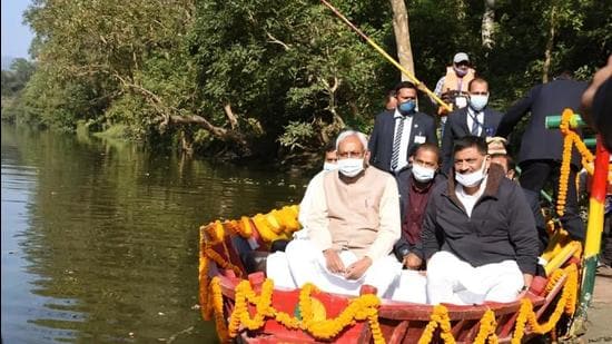 Bihar Chief Minister Nitish Kumar on boat safari at Valmiki Nagar in West Champaran, Bihar. (Santosh Kumar/HT Photo)