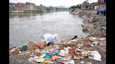 There are many illegal residential colonies on the floodplains of Hindon river, whose sewage go directly into the river. (HT Archive) There are many illegal residential colonies on the floodplains of Hindon river, whose sewage go directly into the river. (HT Archive)