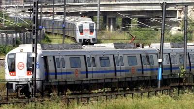 The stranded metro trains on the Noida City Center to Dwarka route in the Metro Train near Yamuna Bank in New Delhi. HT Photo by SUSHIL KUMAR