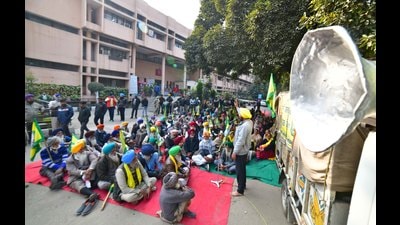 Farmers stage a sit-in outside the DC office at the mini-secretariat in Ludhiana on Wednesday. (Gurpreet Singh/HT) Farmers stage a sit-in outside the DC office at the mini-secretariat in Ludhiana on Wednesday. (Gurpreet Singh/HT)