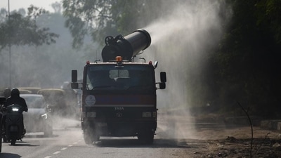 A truck mounted with an anti-smog gun is being used to spray water droplets to curb air pollution in New Delhi. (Amal KS/HT Photo) A truck mounted with an anti-smog gun is being used to spray water droplets to curb air pollution in New Delhi. (Amal KS/HT Photo)