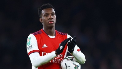 Arsenal's Eddie Nketiah with the match ball celebrates after the match. (REUTERS)