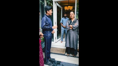 The image shows Vasundhara Raje with the boy whose rendition of Teri Mitti wowed her. (Instagram/@vasundhararajeofficial)