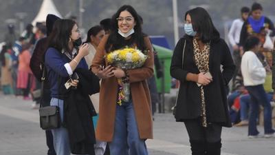 Visitors enjoying the chilly weather at Sukhna Lake in Chandigarh on Wednesday. (Keshav Singh/HT)