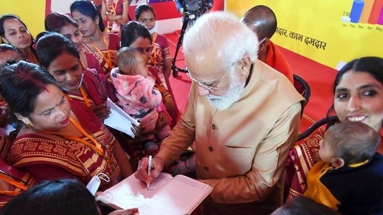 Prime Minister Narendra Modi interacting with women beneficiaries at a function, in Prayagraj on December 21, 2022.&nbsp;(ANI Photo)