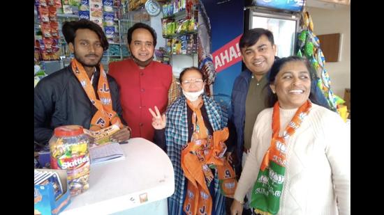 BJP workers canvassing door to door for their candidate Jasmanpreet Singh in Sector 44 on Wednesday. (HT Photo)