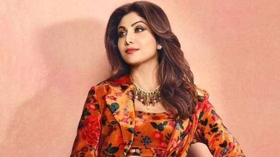 Shilpa Shetty creates magic in floral velvet lehenga for attending a wedding, it costs <span class='webrupee'>₹</span>99k