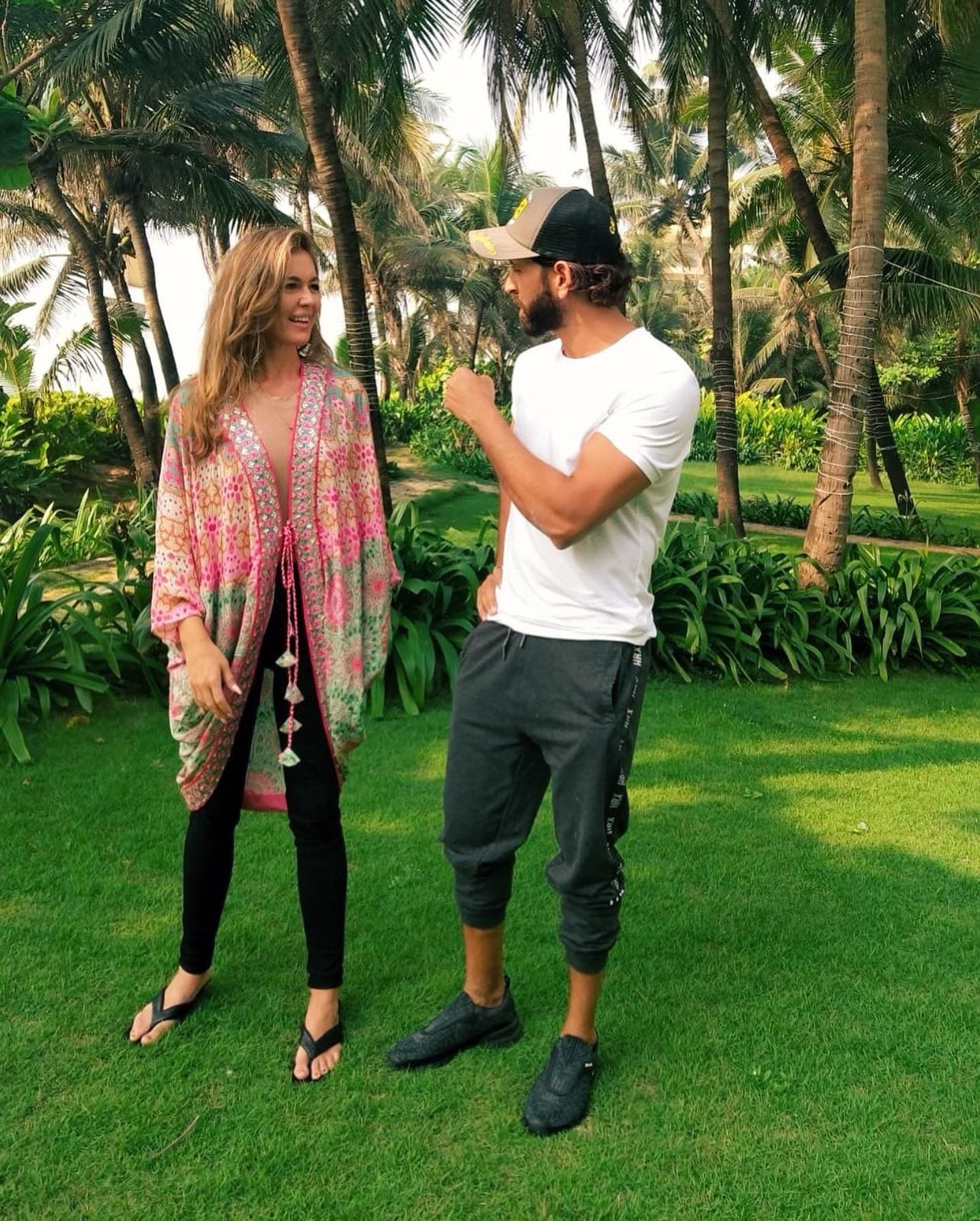 Hrithik Roshan meets Samantha Lockwood.&nbsp;