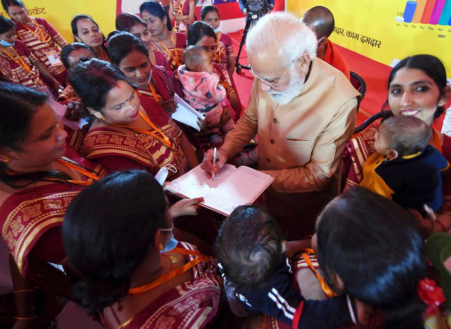 Prime Minister Narendra Modi interacting with women beneficiaries at a function, in Prayagraj on December 21, 2022. (ANI Photo) Prime Minister Narendra Modi interacting with women beneficiaries at a function, in Prayagraj on December 21, 2022. (ANI Photo)