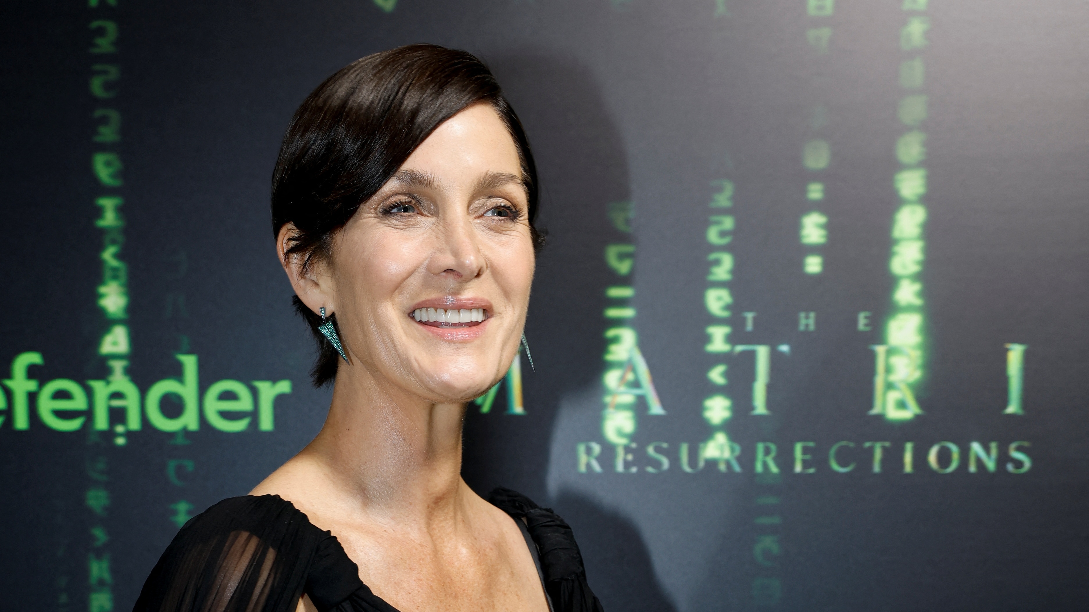 Carrie-anne moss height