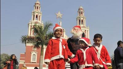 “All religious places such as temples, mosques, churches, gurdwaras, etc. are already permitted to open for visitors, devotees to offer prayers within such places subject to strict compliance of related SoPs issued from time to time and adherence to Covid appropriate behaviour,” a DDMA order issued on Thursday said. (HT Archive)
