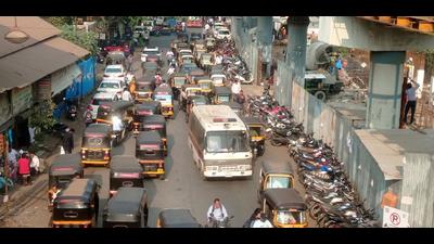 The Kalyan Dombivli civic chief has assured that the traffic congestion in the twin cities would be eased in the next three or four years. (RISHIKESH CHOUDHARY/HT PHOTO) The Kalyan Dombivli civic chief has assured that the traffic congestion in the twin cities would be eased in the next three or four years. (RISHIKESH CHOUDHARY/HT PHOTO)