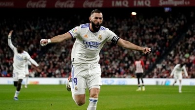 Karim Benzema scoring against Athletic Bilbao. (REUTERS)