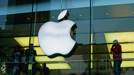 Apple shuts 8 retail stores in US and Canada amid surge in COVID