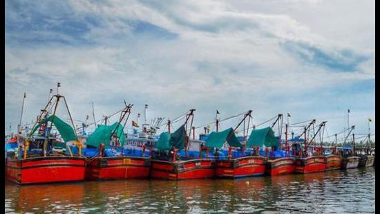 Six fishermen were arrested for assaulting a colleague after hanging him upside down on a boat at the Mangaluru fishing harbour. (HT archives) Six fishermen were arrested for assaulting a colleague after hanging him upside down on a boat at the Mangaluru fishing harbour. (HT archives)