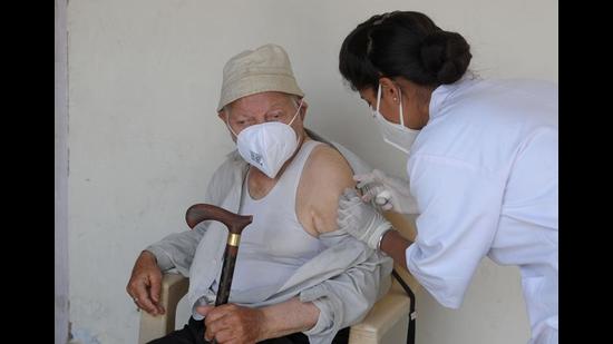 The Chandigarh health services director has urged residents to get vaccinated at the earliest. (HT Photo)