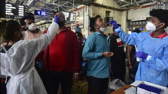The number of daily tests in Mumbai has slightly gone up in the second half of December (Anshuman Poyrekar) The number of daily tests in Mumbai has slightly gone up in the second half of December (Anshuman Poyrekar)