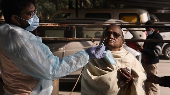 Delhi has been reporting over 100 fresh Covid-19 cases for three straight days, according to health bulletin data. (Vipin Kumar/HT PHOTO)