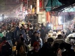 Shoppers at Sarojini Nagar market on Friday.(ANI) Shoppers at Sarojini Nagar market on Friday.(ANI)