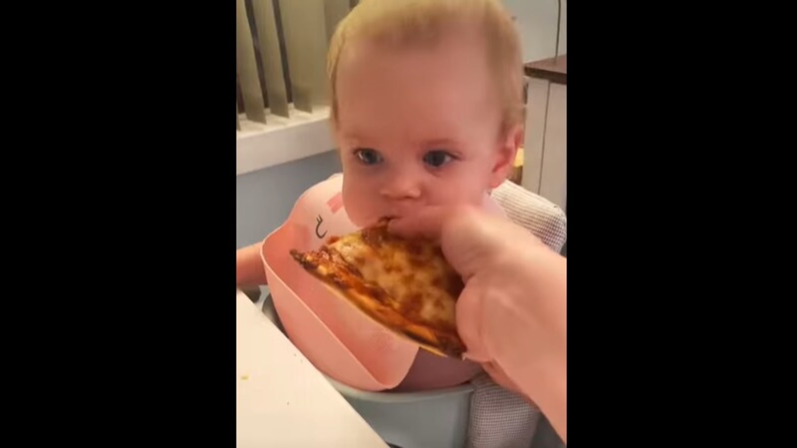 Baby tries pizza for first time, her reaction is hilariously ...
